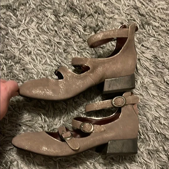 Poetic License Tan Flats with Classic Design - Picture 3 of 7